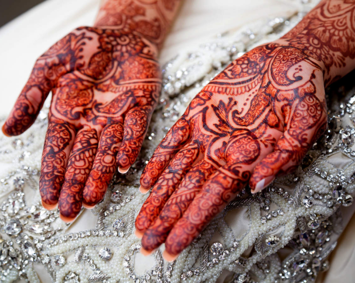 Mehndi Artist Service at Home